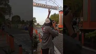 MOTRET WEDDING HIJAB MUSLIM DI JALAN RAYA UMUM😅 #tips #fotografer #wedding #shorts #fyp #otaklensa