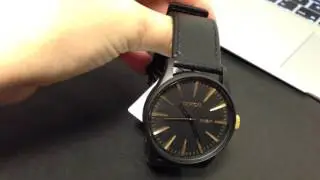 Nixon A105-1041 Sentry Leather Matte Black Gold
