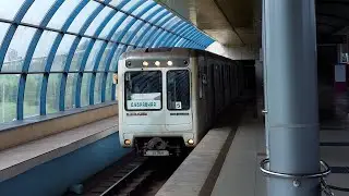 81-553/554/555.3 прибывает на станцию метро Аметьево, город Казань
