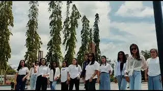 kenangan bersama anak2 kelas tkj. anak laki2 pada ngak datang inilah jadinya.