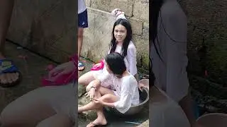playing balloons with water