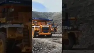 БЕЛАЗ на своей тяжёлой работе.