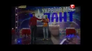 Украина имеет талант. Сброка кубика-рубика с закрытыми глазами