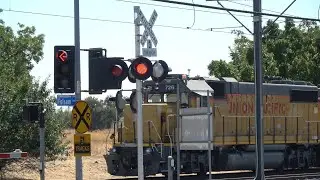 Marketplace Ln. Railroad Crossing - SacRT Light Rail, UP 726 Florin Flyer Local, Rancho Cordova CA