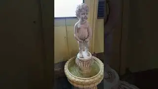 Статуя писающего мальчика 🫢