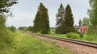 |VR Transpoint| Finnish freight train T 4059 (Rsu → Yksv) passing Karvoskylä level crossing.