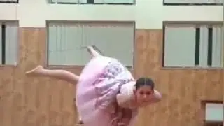 Прикол балерина и сверху балерина и снизу