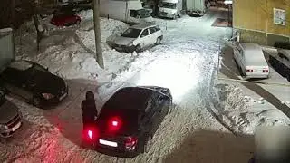 В Новосибирске водитель подвез возвращавшегося с корпоратива гражданина, но затем избил его и огр...
