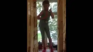 Dancing little girl Танцует маленькая девочка