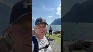 Дядя Серёжа дома не сидит.