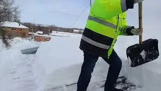 Крыша ДК пос Солянский.И швец, и жнец, и на дуде игрец.
