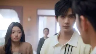 The ex-boyfriend came to cause trouble, and the handsome doctor protected her tightly behind him