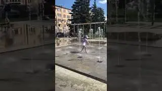 Искупаться в ФОНТАНЕ 