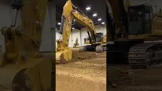 Operating a Caterpillar 302 Mini Excavator | Caterpillar Edwards