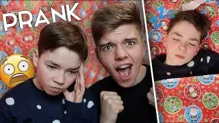 CHRISTMAS WRAPPING my BROTHER'S ROOM SURPRISE PRANK! - Wrapping my little brothers bedroom prank!