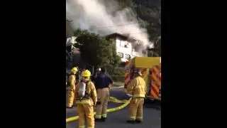 Firefighters battle two-alarm fire in Manoa
