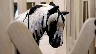 Обзор на самодельную конюшню из палочек для лошадей шляйх и других фирм