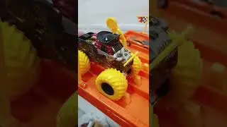 Monster Truck против Lamborghini