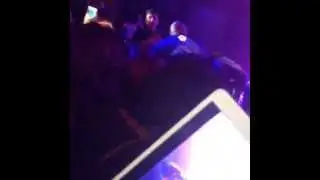 August Alsina Passes Out on Stage