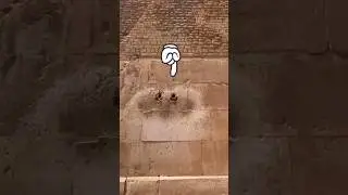 patung di dalam Piramida