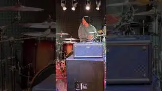 Boss Katana Air EX vs LOUD DRUMMER! 