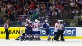 IHWC 2010: Norwigean goalie goes wild