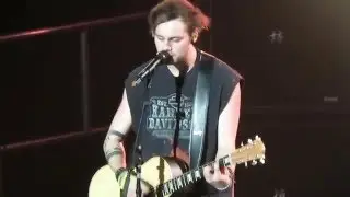 5 Seconds of Summer - Amnesia (Dublin // April 26th, 2016)