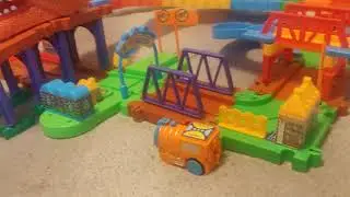 Обзор игрушки Dinosaur track car