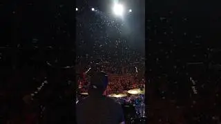 Sandy bought all the energy to their sold-out show! 