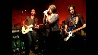Cuerpos - Ella Tiene Agallas