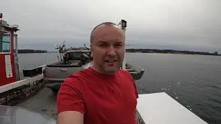 Машина на водном пароме. Поездка на остров возле Торонто