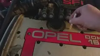 Сигарета на работающем двигателе!