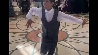 Мальчик как мощно танцует на свадьбе 😱