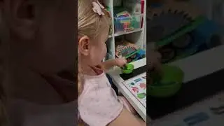 "Нейромоторные игры: находилки-обводилки" по теме "Одежда"