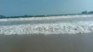 Debur Ombak di Pantai Selatan Jawa