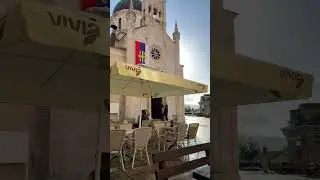 Утренний кофе на площади Белависта иногда сопровождается колокольным звоном. 
