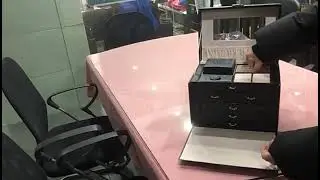 makeup box 