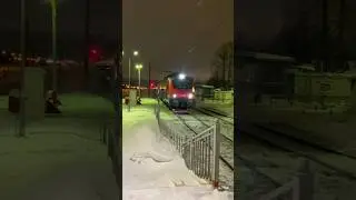 ЭП20-010 с Невским Экспрессом пролетает платформу Славянка!