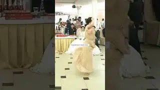 красивая цыганочка  танцует