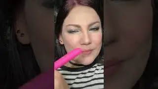 High shimmer vamp lip makeup