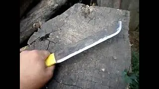 Восстанавливаю режущую кромку мачете.
