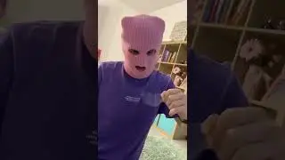 С КЕМ ОНА ПЕРЕПИСЫВАЕТСЯ