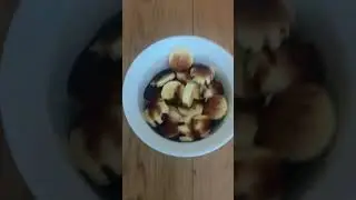 Chocolate, strawberries thing, but it’s bananas 🍌 🍫 ￼