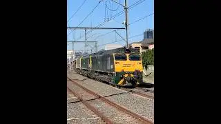 Three locos up front, one on the rear! #trains #freighttrain
