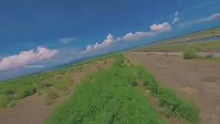 Main Drone FPV di muara sungai