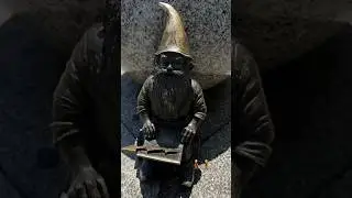 Wrocławskie krasnale! Gnome spotting in the Wroclaw old city center🤪