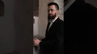 издалека