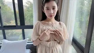 萌萌可爱的贝贝展示我们proudfox设计的畅销哺乳裙