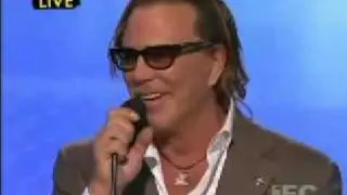 MICKEY ROURKE ACCEPTS SPIRIT AWARD