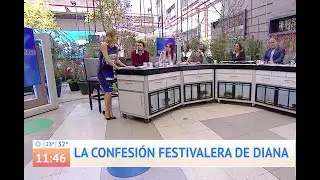 Diana Bolocco juega con sus tacones